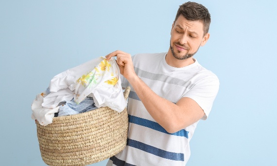 Jak prać ubrania robocze skutecznie i bez uszkodzeń? Poradnik praktyczny