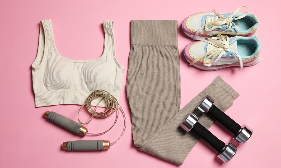 Dlaczego ubrania sportowe śmierdzą po praniu?