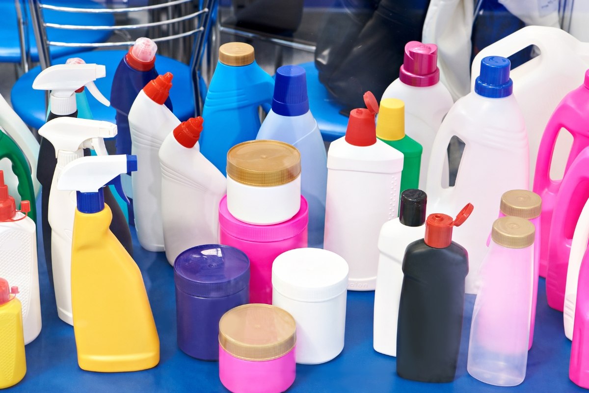 Etykiety oryginalnej chemii gospodarczej