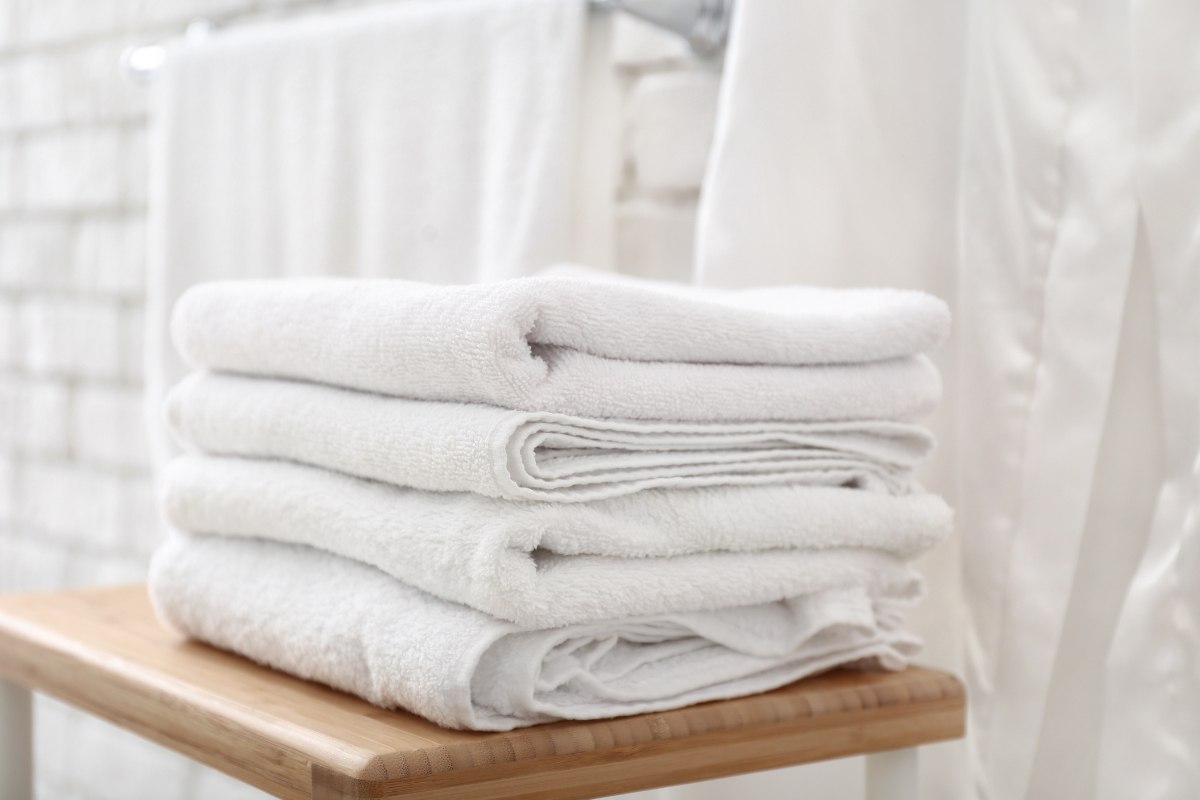 Jak prać białe ręczniki?