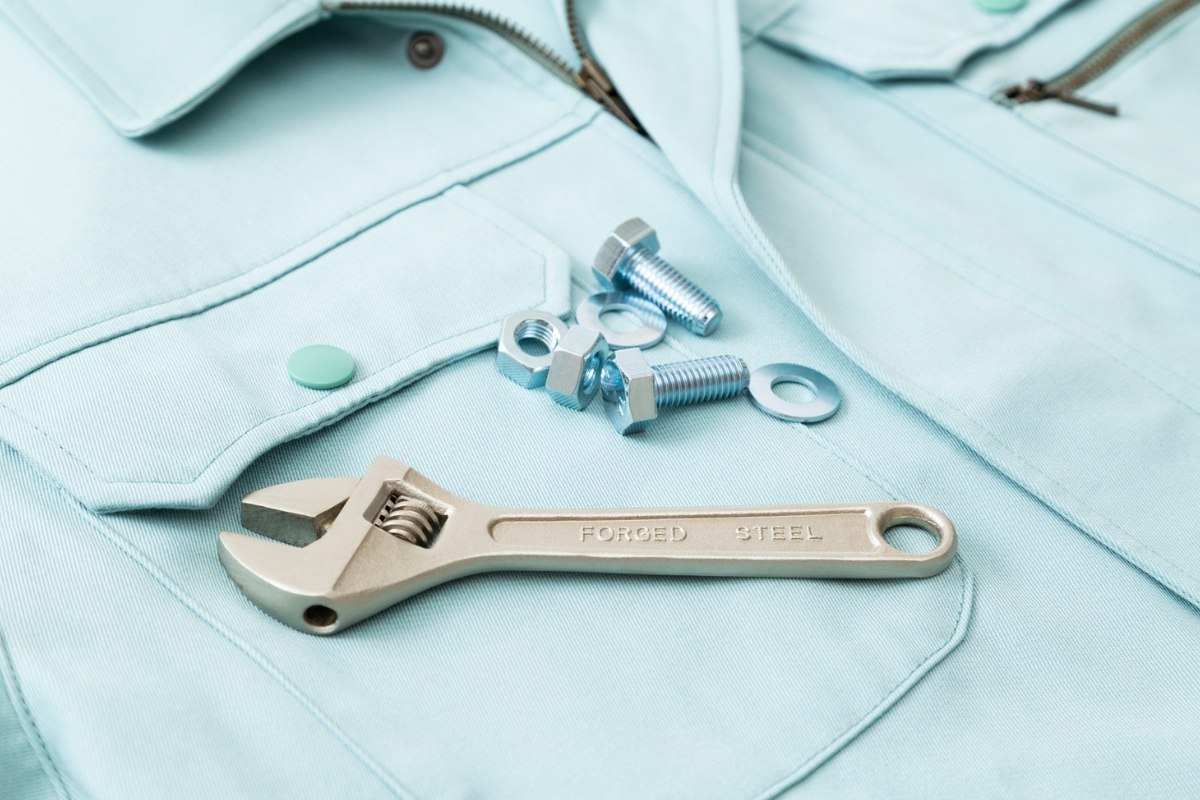 Jak skutecznie prać ubrania robocze?