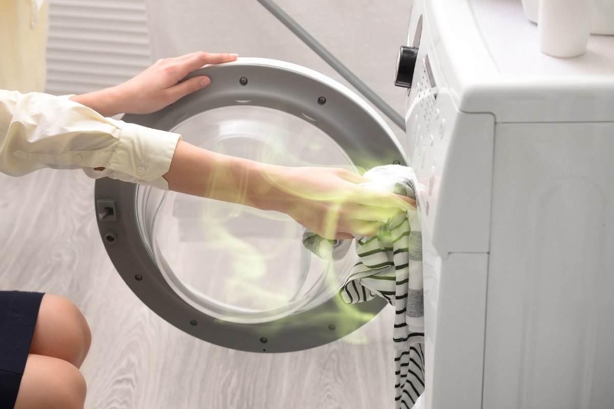 Jak usunąć brzydki zapach z pralki? 